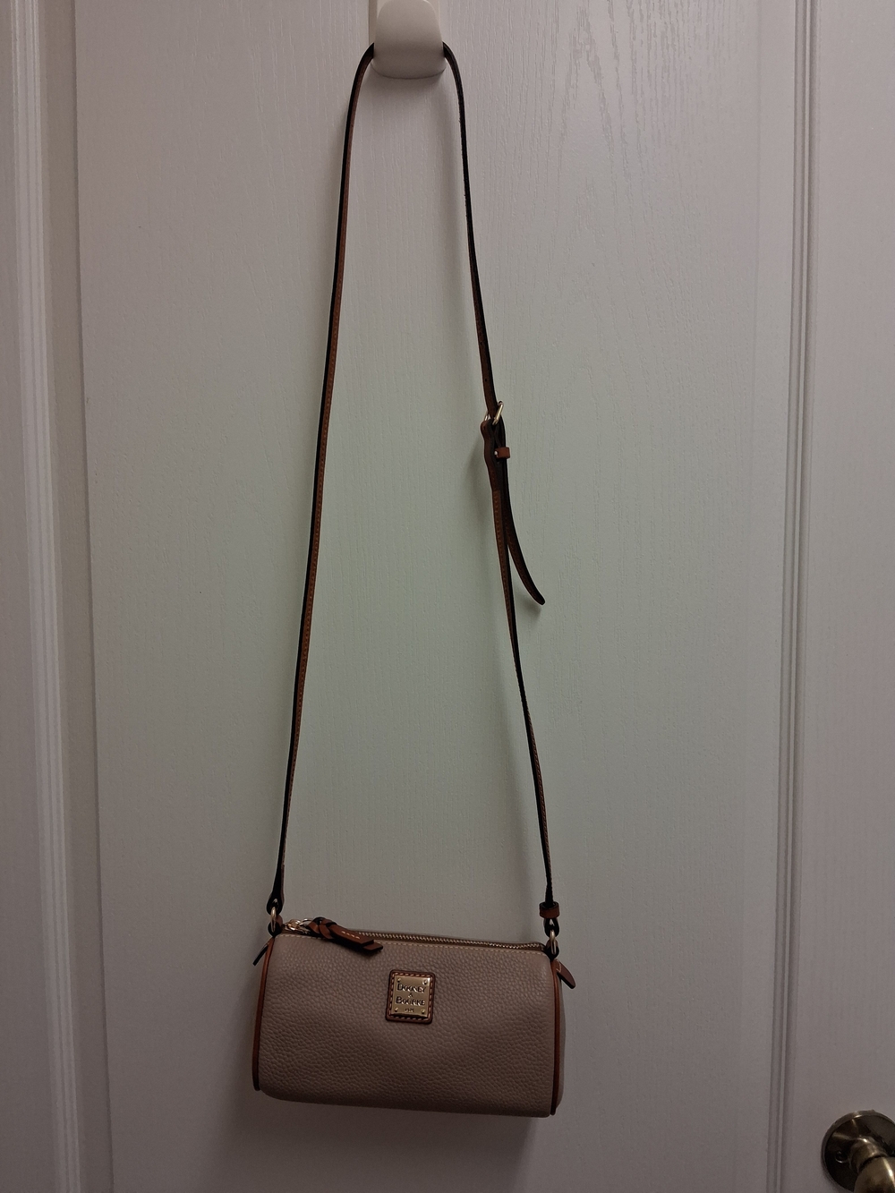 Dooney & Bourke Pebble Leather Crossbody Buffy Bag in Taupe 💕💖💕